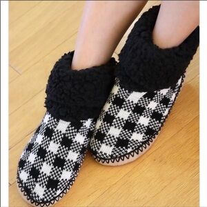 Checkered Slippers, size L/XL